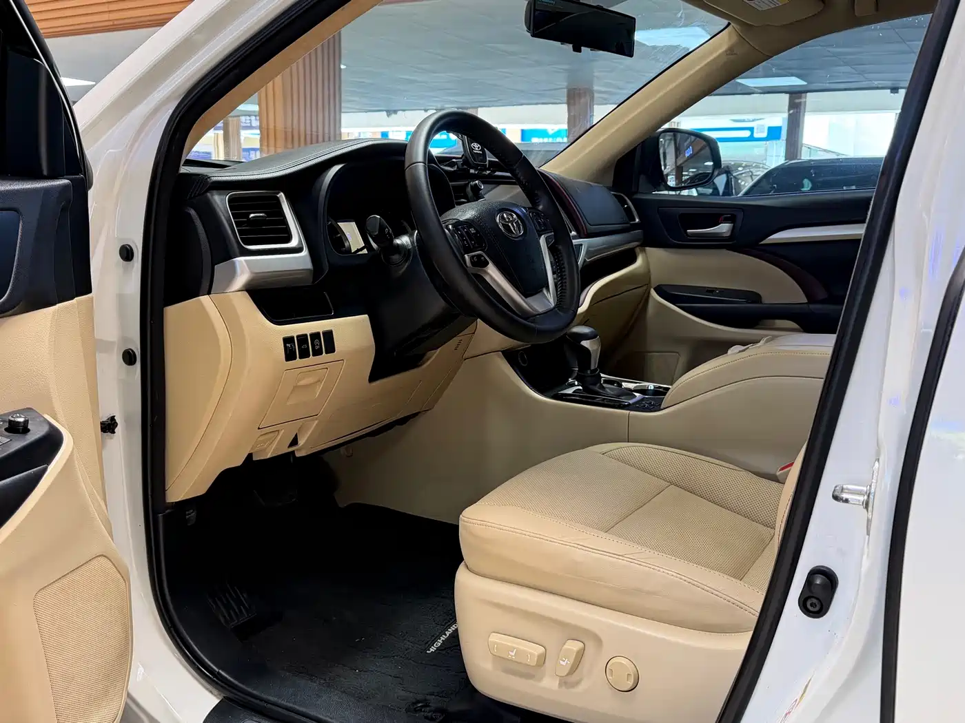 Toyota Highlander 2015 2.0T AWD Luxury Edition 7-seater фото 4
