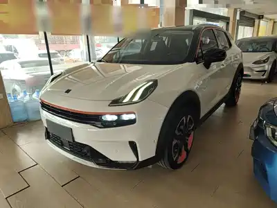 Lynk & Co 06