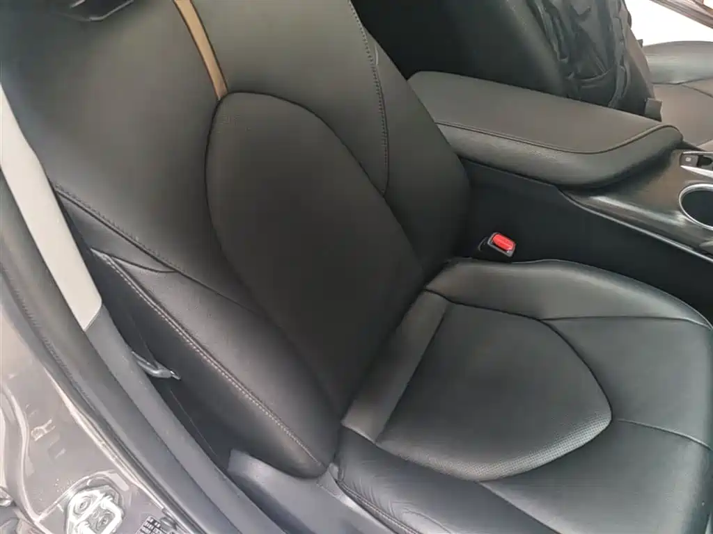 Фото 25 - Toyota Camry