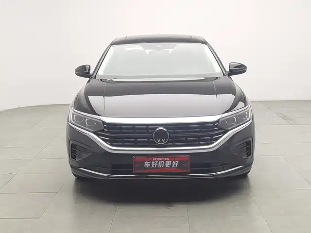 Volkswagen Passat 2022 330TSI Luxury Edition — фото 3