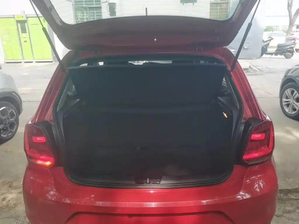 Volkswagen Polo 2016 1.4L Automatic Trend фото 19
