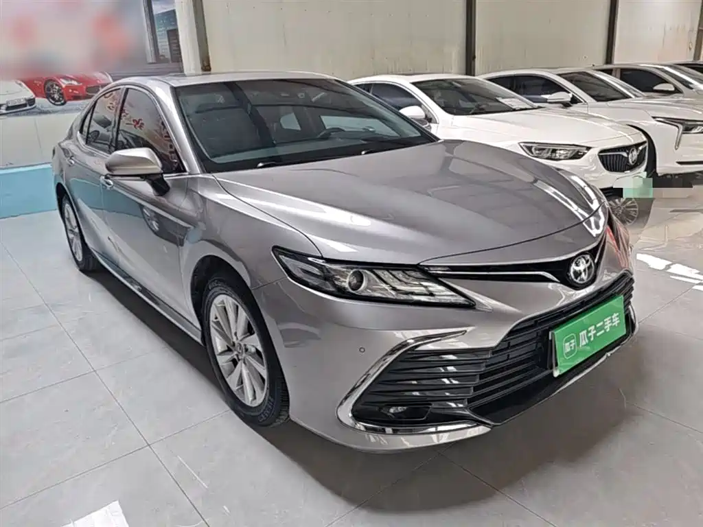 Фото 4 - Toyota Camry