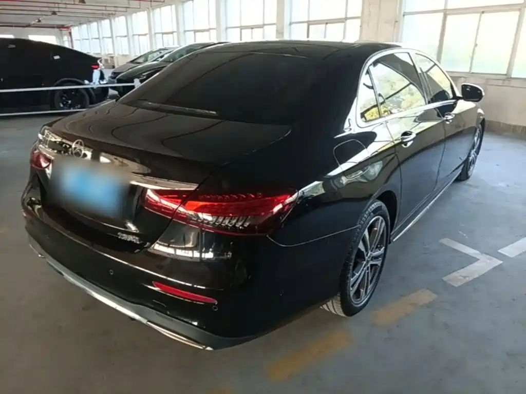 Фото 7 - Mercedes-Benz E-Class