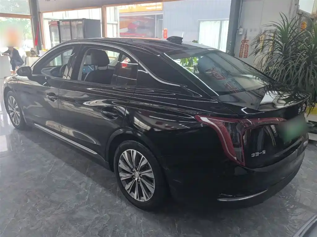 Hongqi E-QM5 2022 431km Charging Enjoyment Edition фото 5
