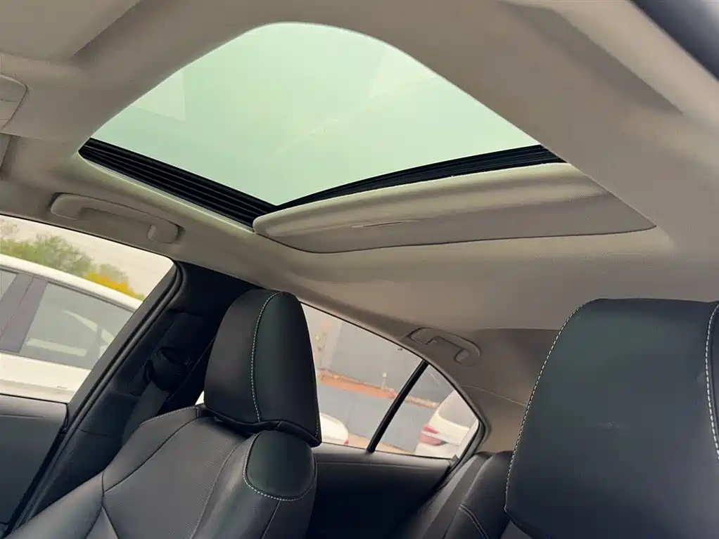Toyota Corolla 2021 1.2T S-CVT Elite PLUS Edition фото 12