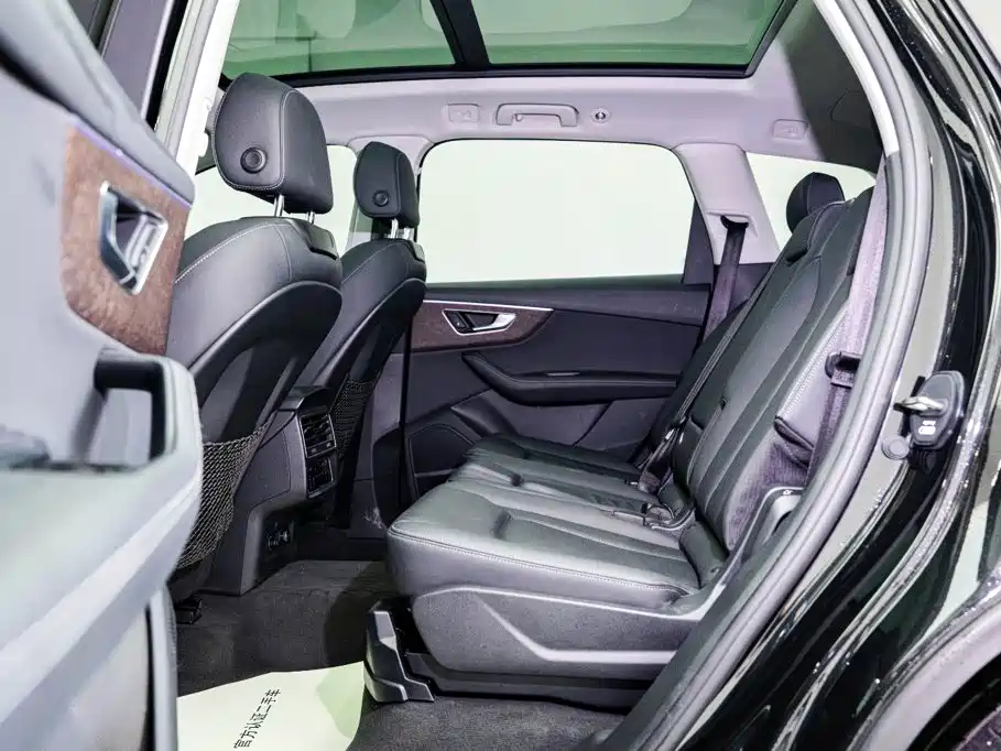 Фото 16 - Audi Q7