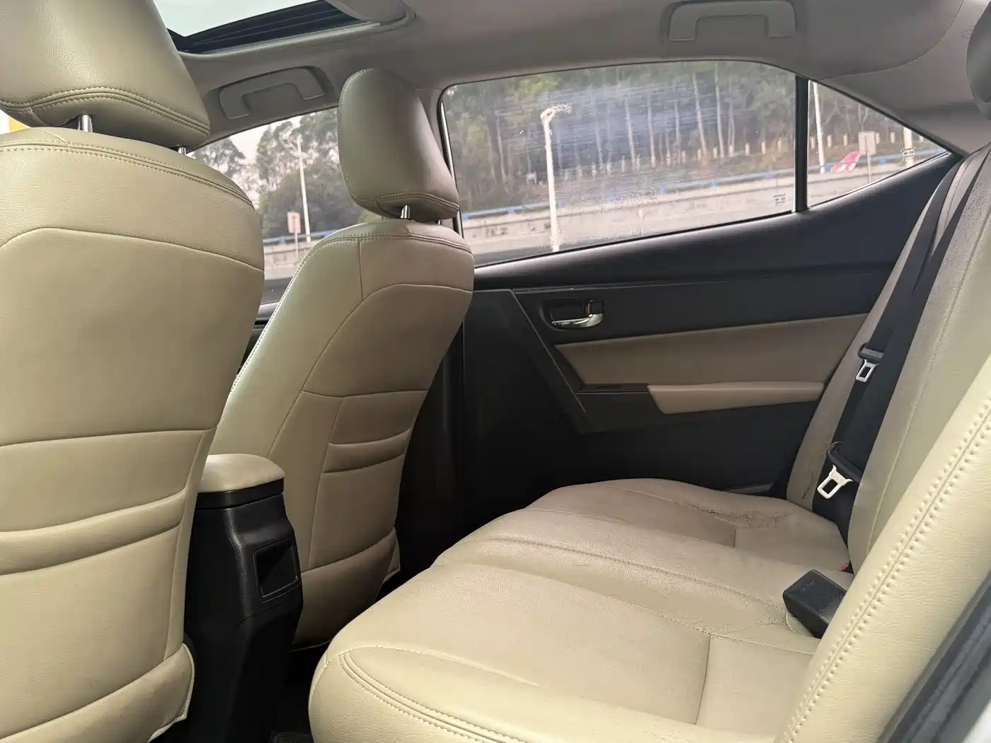 Toyota Corolla 2017 Facelift Hybrid 1.8L E-CVT Leading Edition фото 14