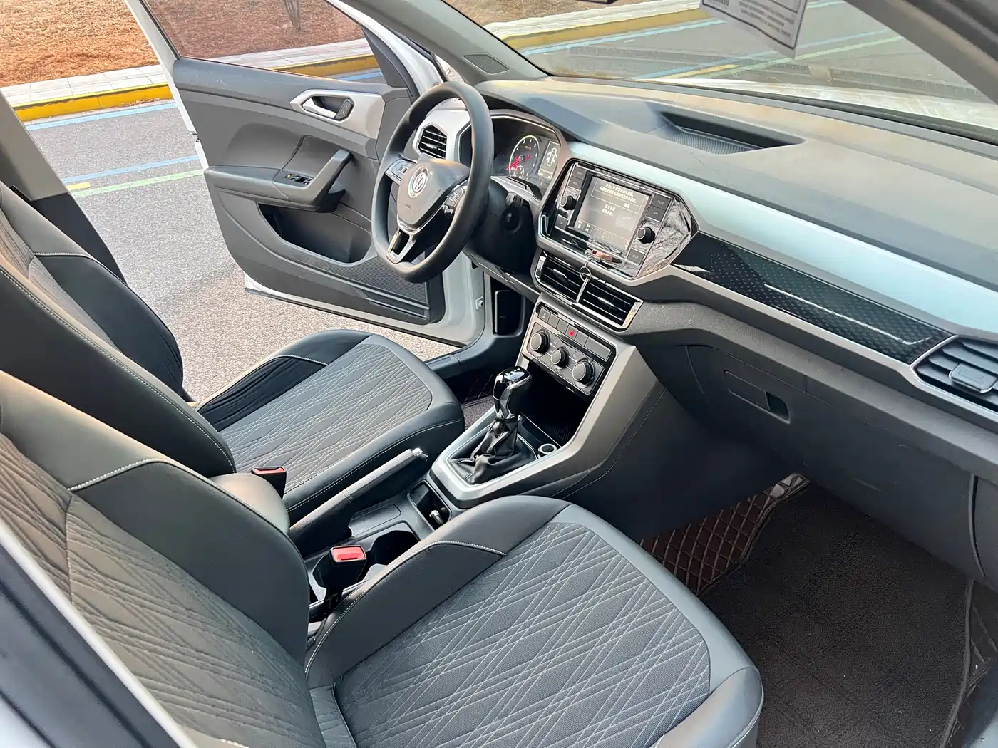 Volkswagen T-Cross 2020 1.5L Automatic Comfort Edition фото 12