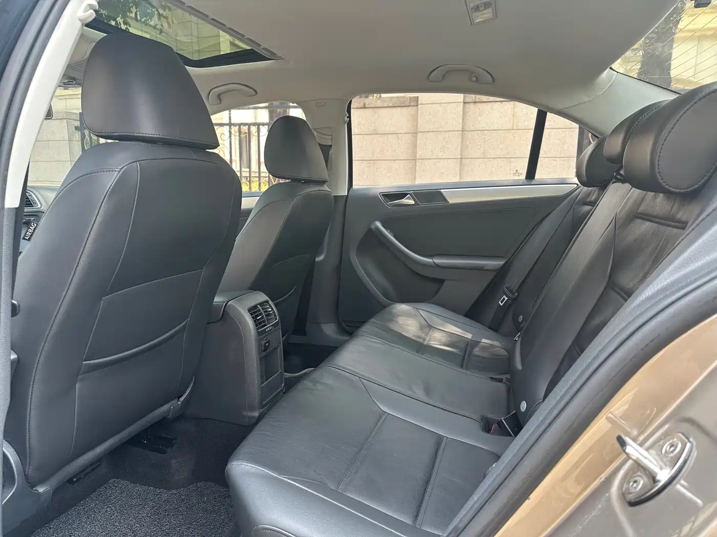 Volkswagen Sagitar 2014 1.4TSI Automatic Luxury фото 7