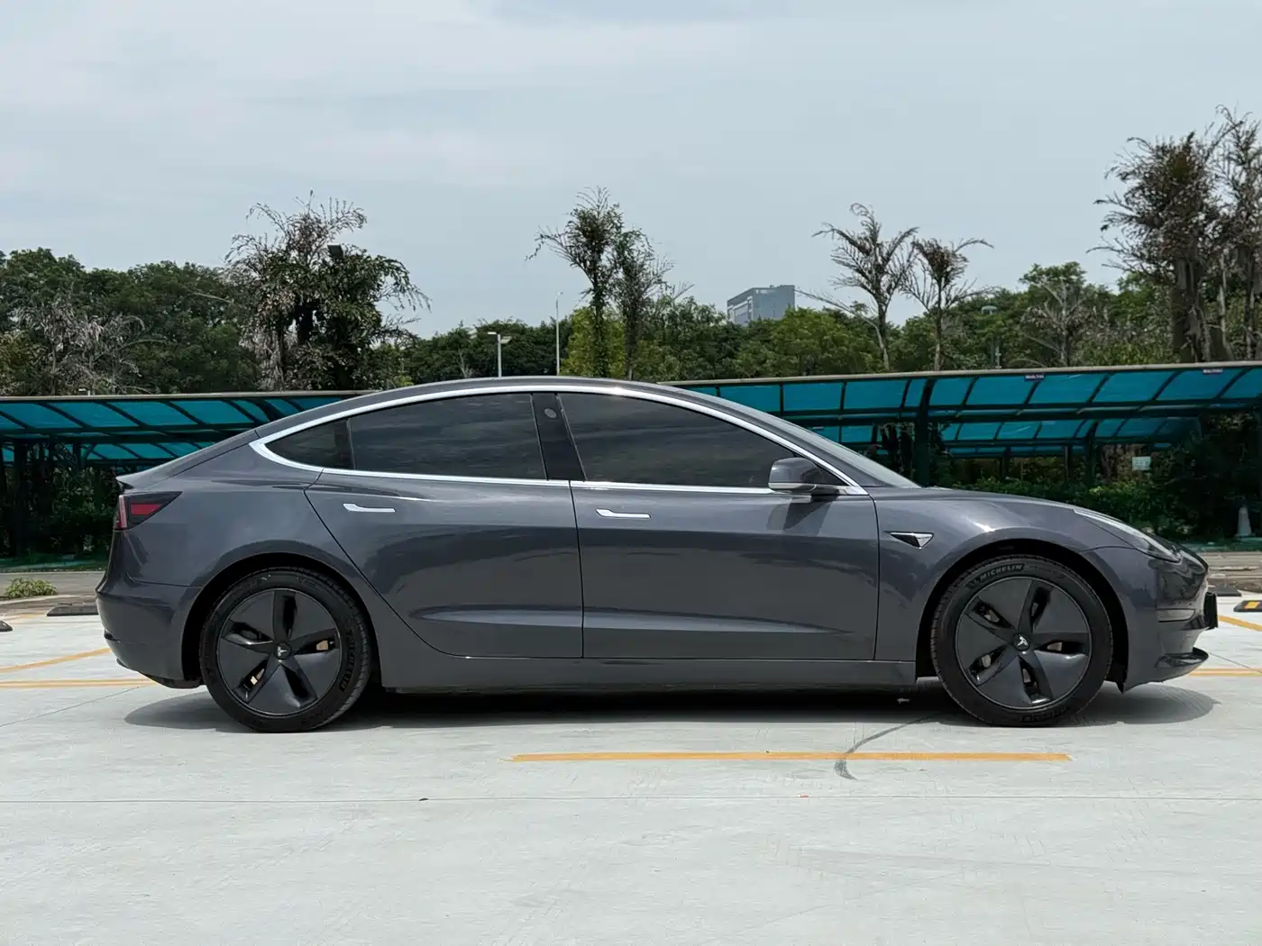 Tesla Model 3 (Import) 2019 2019 Long Range RWD Version