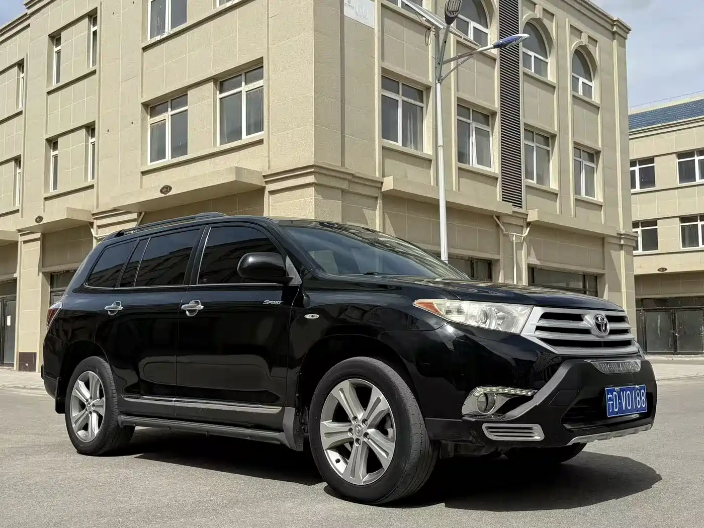 Toyota Highlander 2013 2.7L 2WD 5-seater Purple Gold Edition фото 3