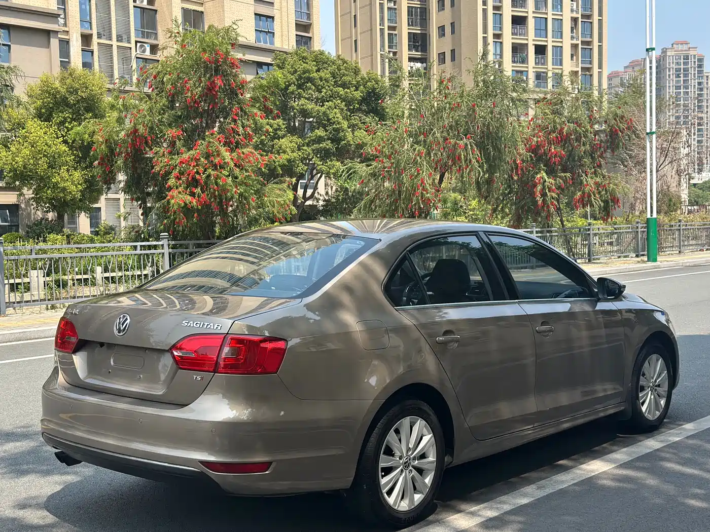 Volkswagen Sagitar 2014 1.4TSI Automatic Luxury фото 9