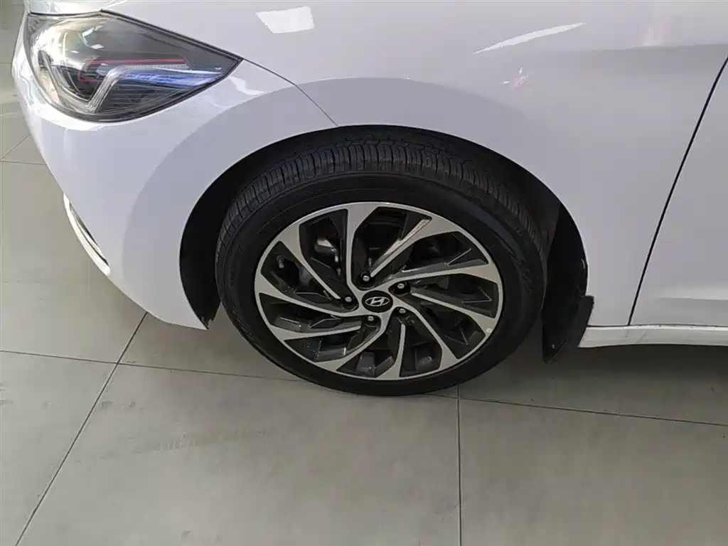 Hyundai Elantra 2018 1.4T DCT Dynamic·Vitality Model фото 23