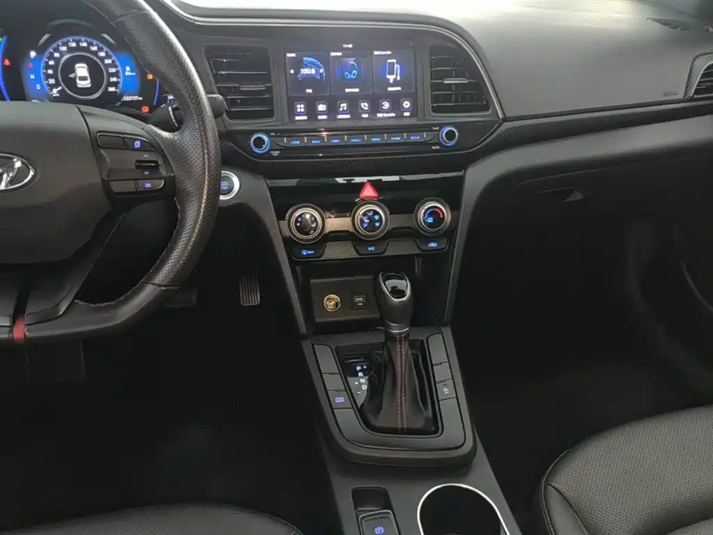 Hyundai Elantra 2018 1.4T DCT Dynamic·Vitality Model фото 13