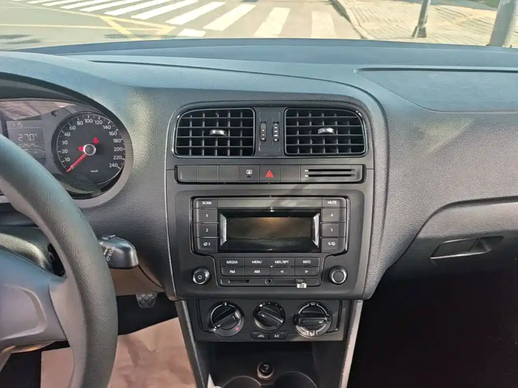 Volkswagen Polo 2015 2016 1.4L Manual Trend
