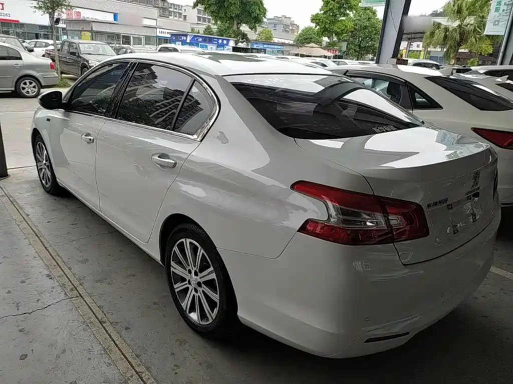 Peugeot 408 2015 Model 1.2T Automatic Luxury Edition фото 5