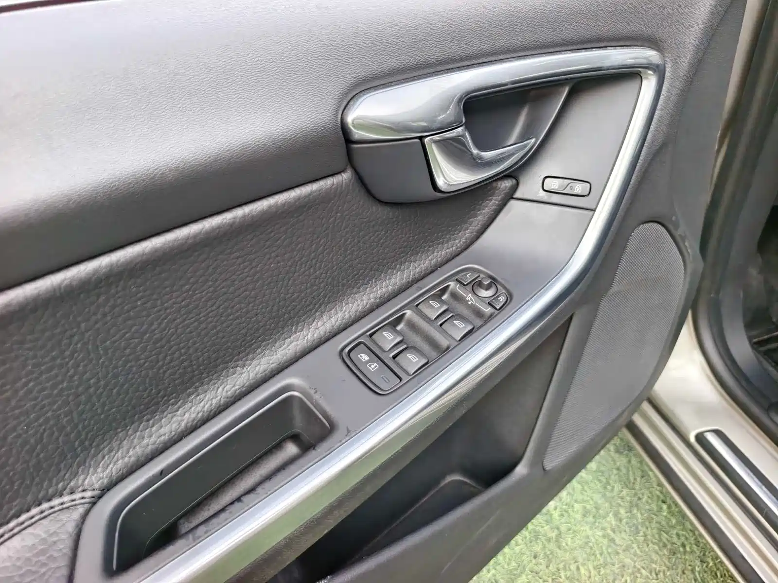 صورة 11 - Volvo V60