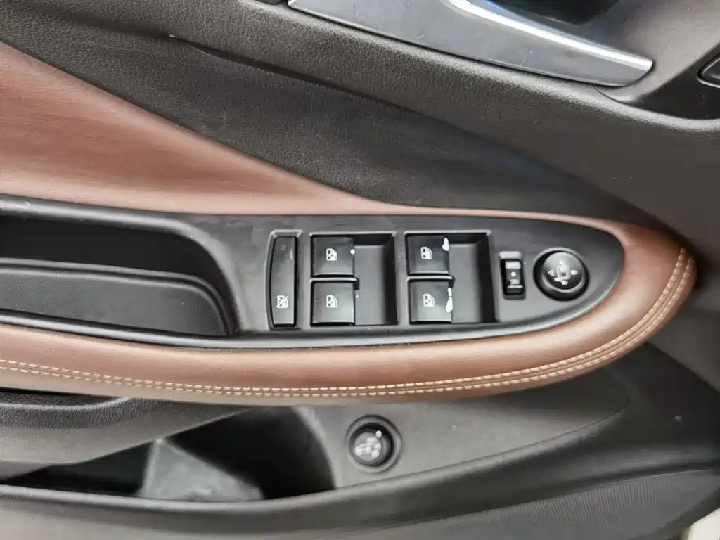 Buick Envision Plus 2016 28T 4WD Luxury фото 9