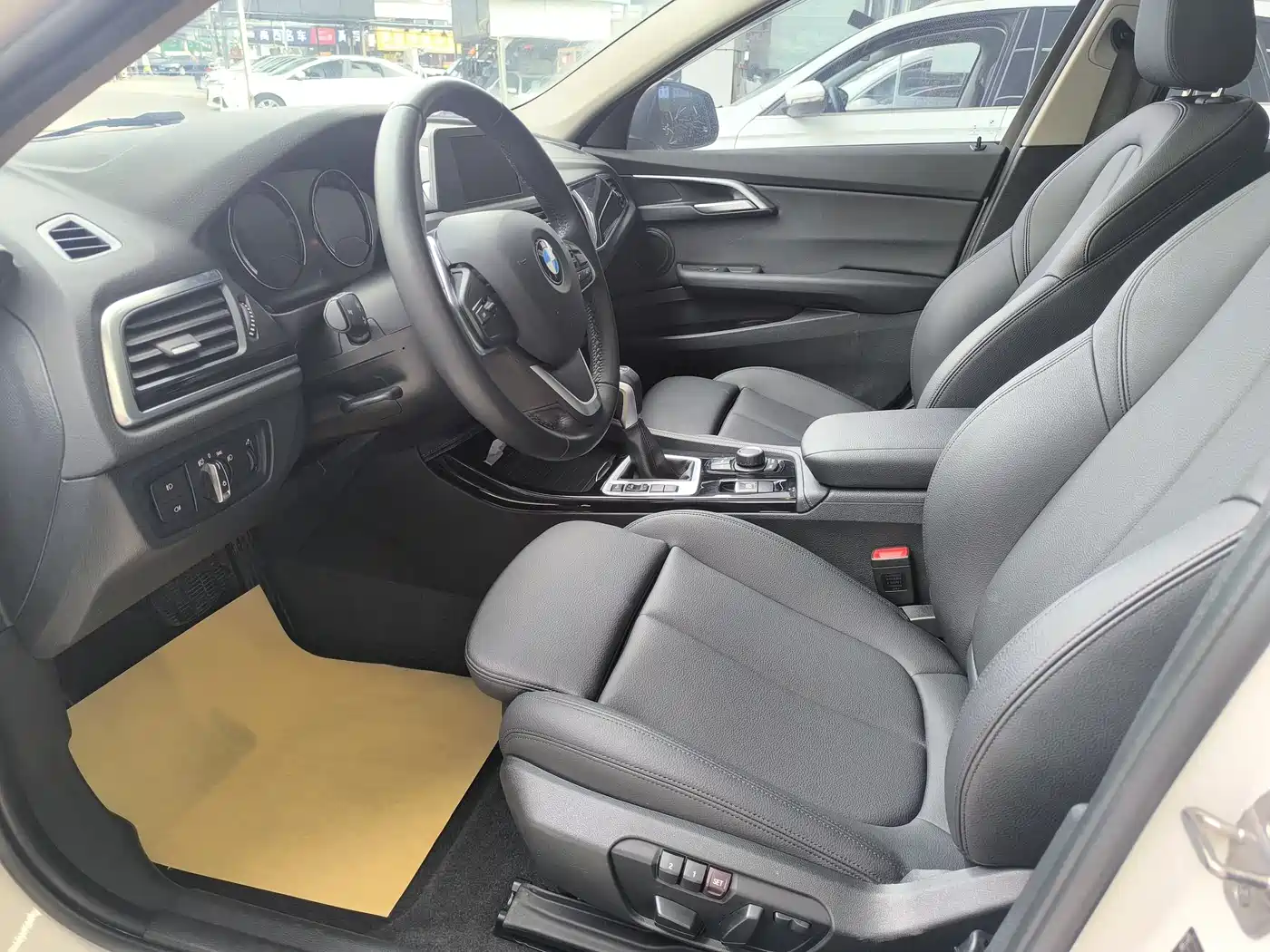 BMW 1 Series 2018 118i Sport Edition фото 4