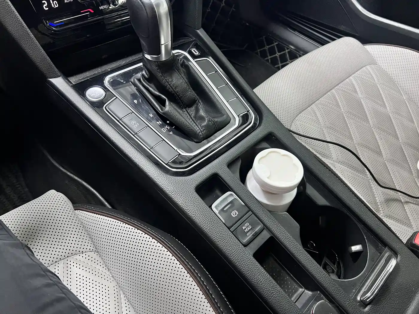 Volkswagen Magotan 2023 Model 2 Million Commemorative Edition 330TSI DSG Luxury фото 10
