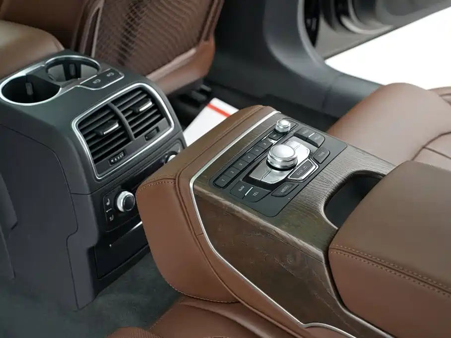 Фото 15 - Audi A6L