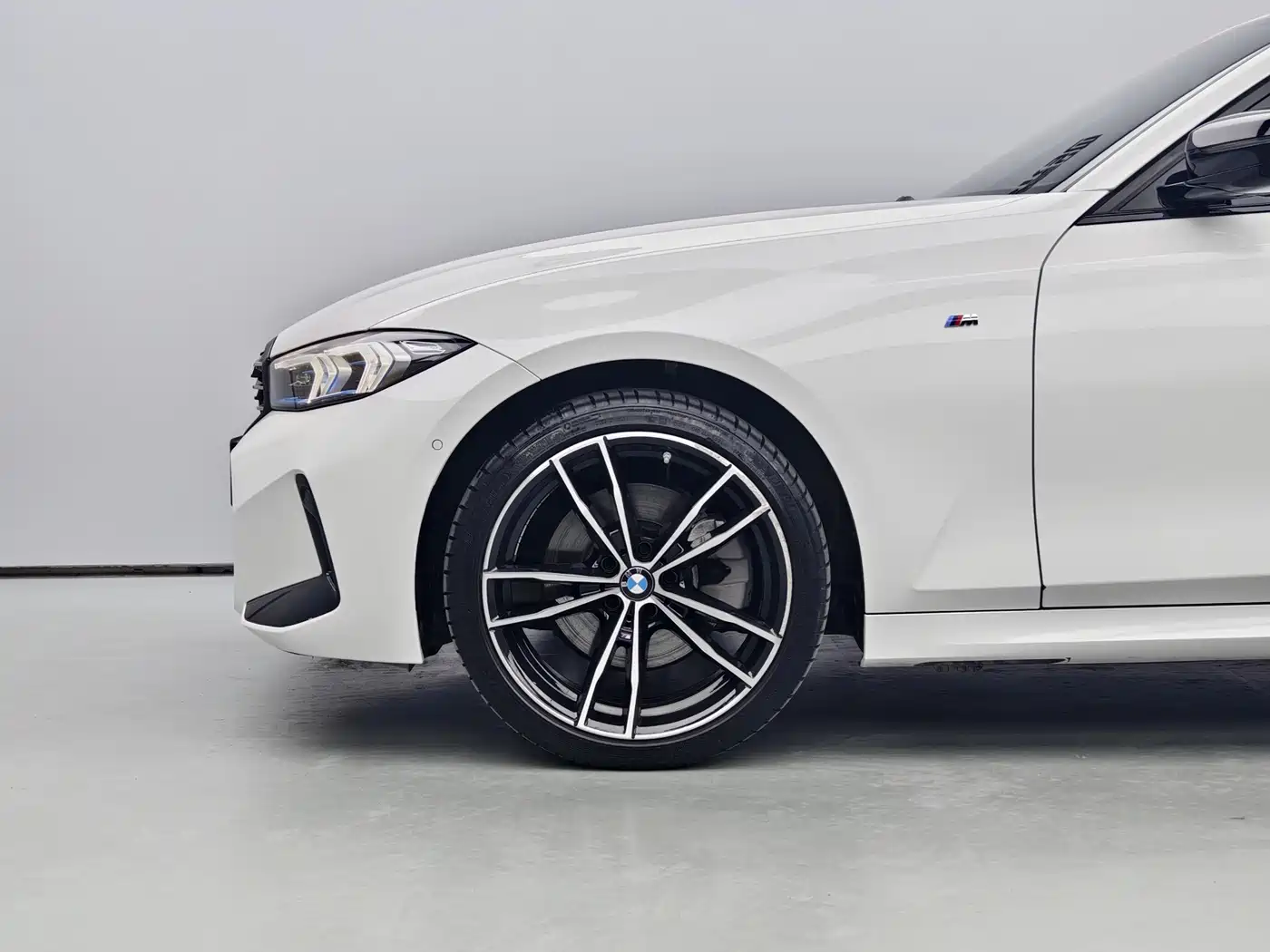 BMW 3 Series 2024 330Li M Sport Shadowline Package фото 6
