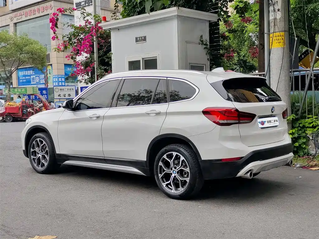 BMW X1 2022 sDrive20Li Fashion фото 4