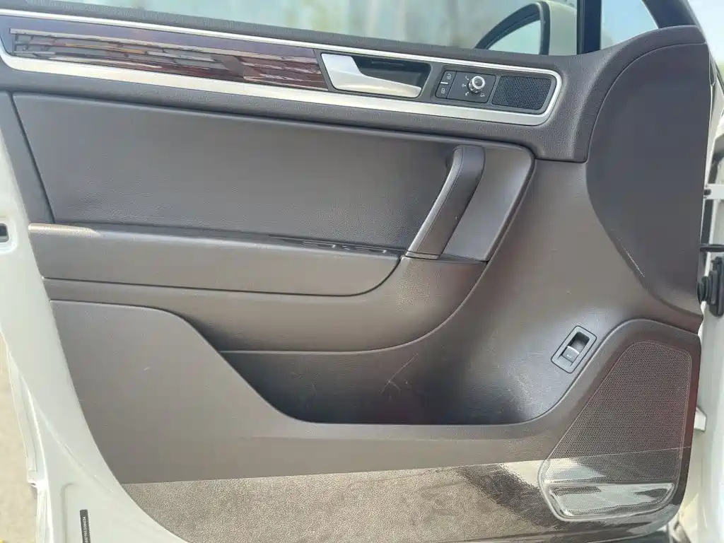 Фото 4 - Volkswagen Touareg