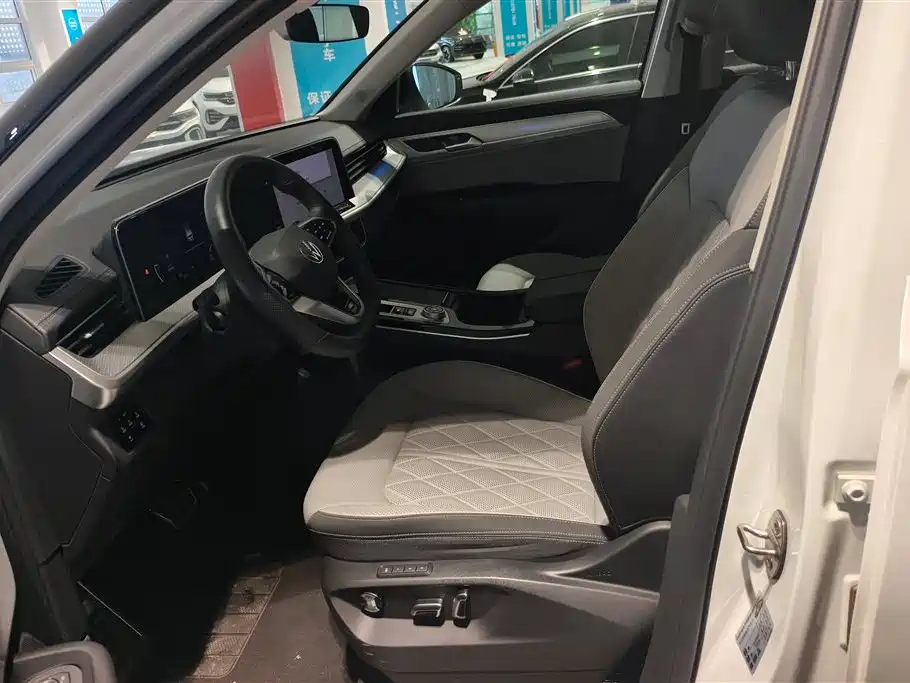 Volkswagen Talagon 2024 380TSI 4WD R-Line Cruise Shared Edition фото 9