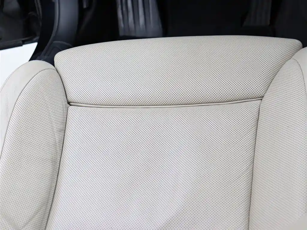 BMW 7 Series 2010 760Li фото 24