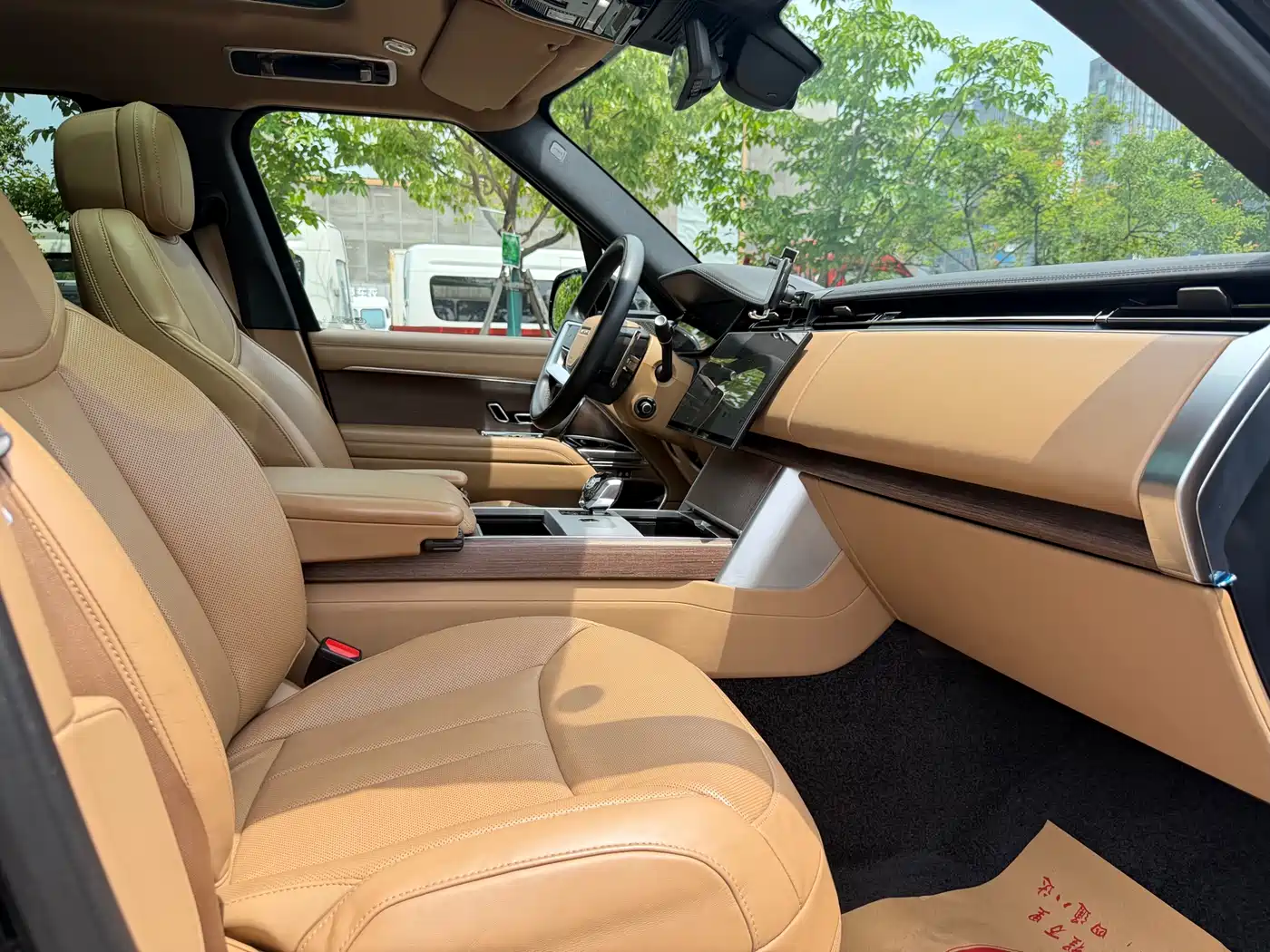 Land Rover Range Rover 2024 3.0 L6 400PS Golden Age Extended 7-Seater фото 14