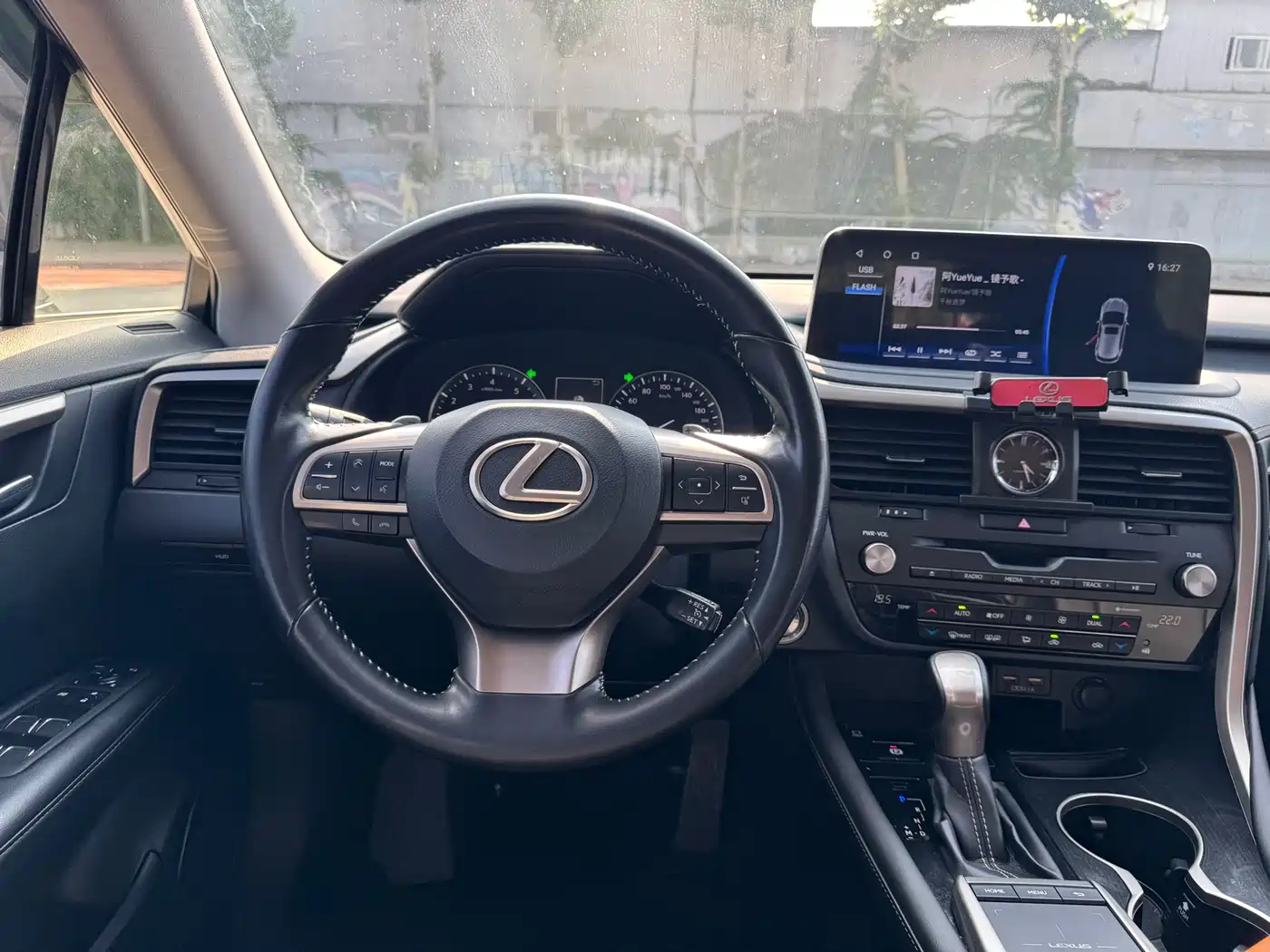 Фото 12 - Lexus RX