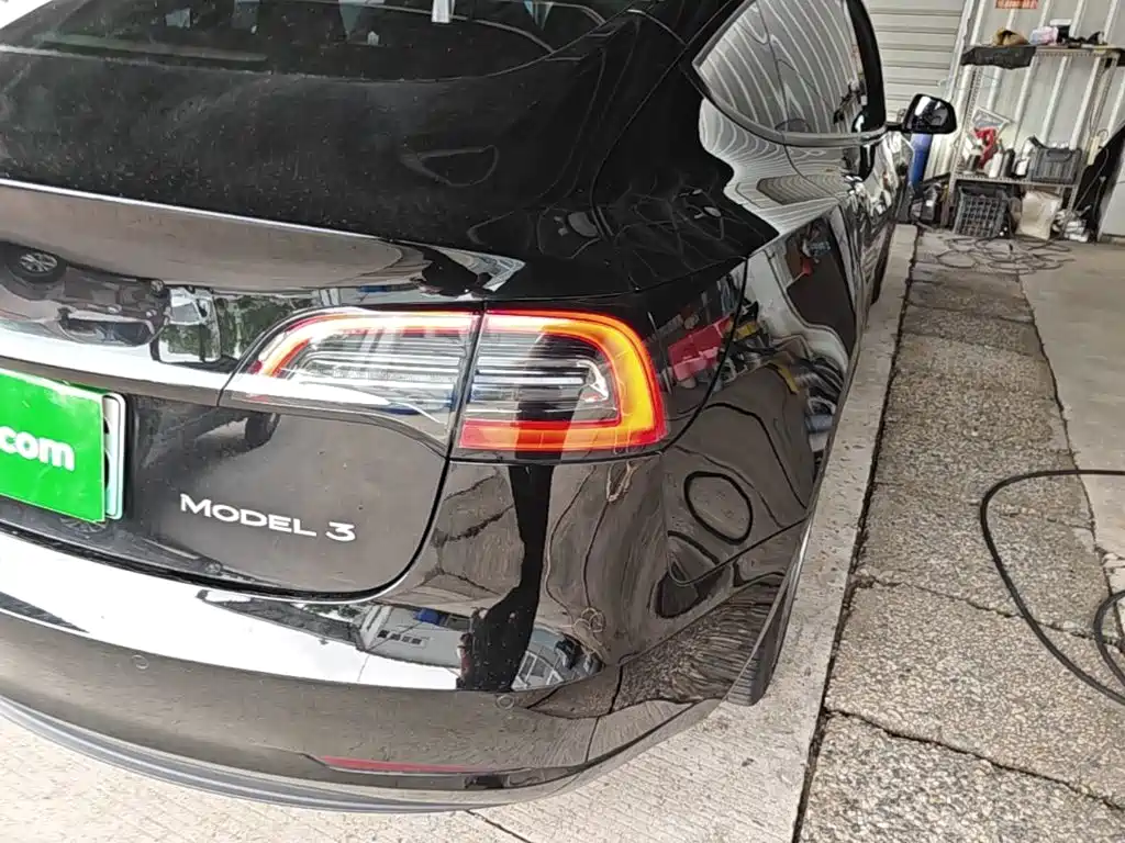 Фото 8 - Tesla Model 3