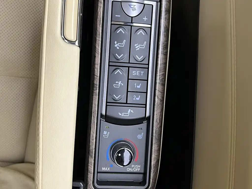 Toyota Vellfire 2022 2021 Crown Hybrid 2.5L HV Premium Edition