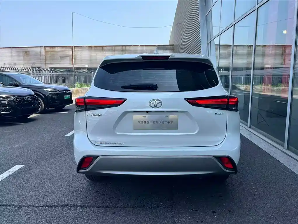TOYOTA HIGHLANDER