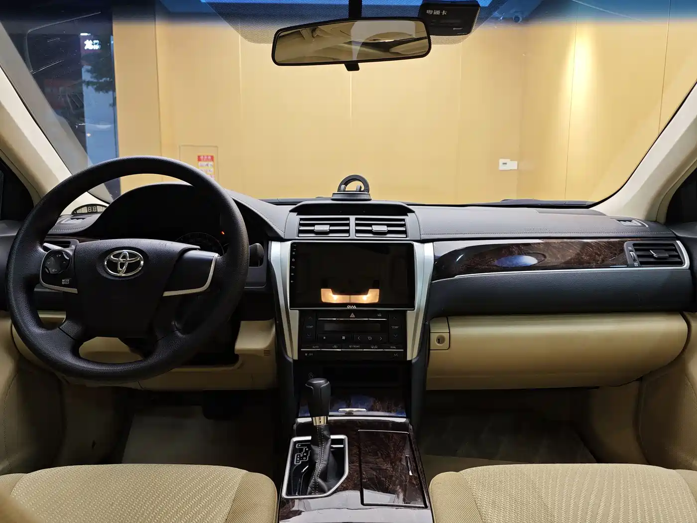 Toyota Camry 2016 2.0E 10th Anniversary Elite Edition фото 20