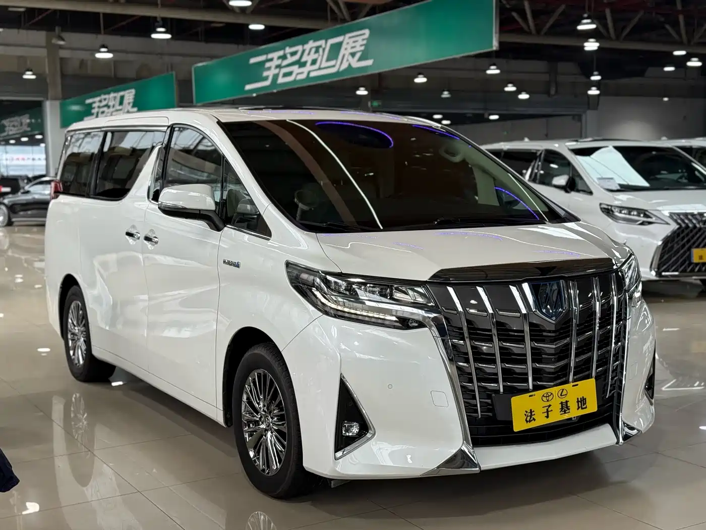 Toyota Alphard 2021 Hybrid 2.5L Premium фото 3
