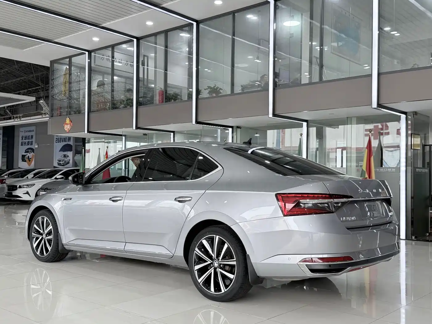 Škoda Superb 2022 TSI280 DSG Premium Edition фото 13