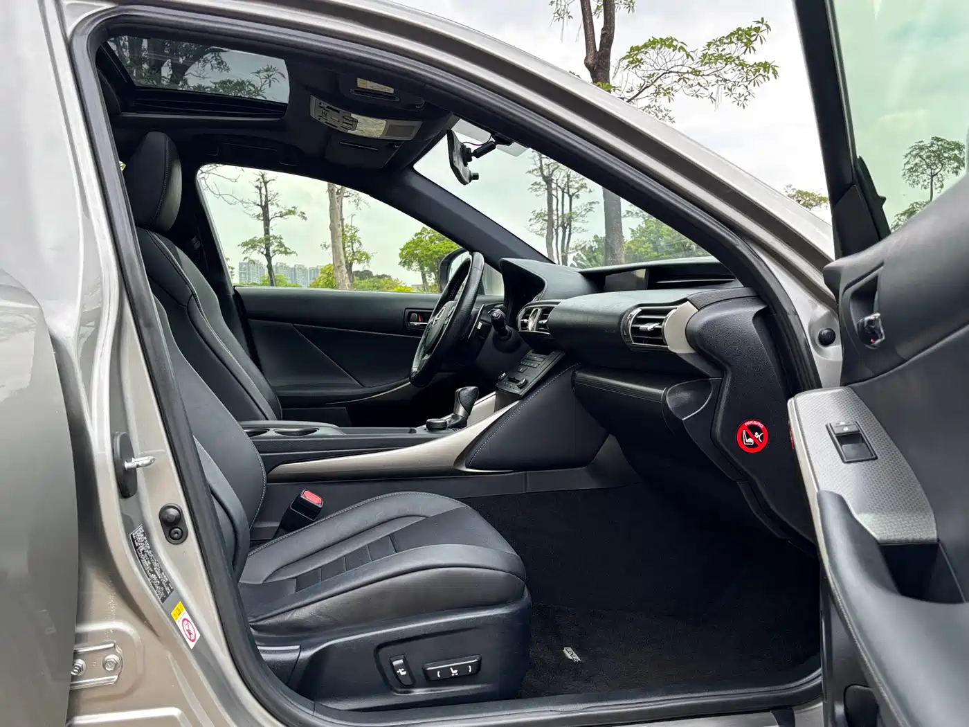Lexus IS 2015 200t F SPORT фото 6