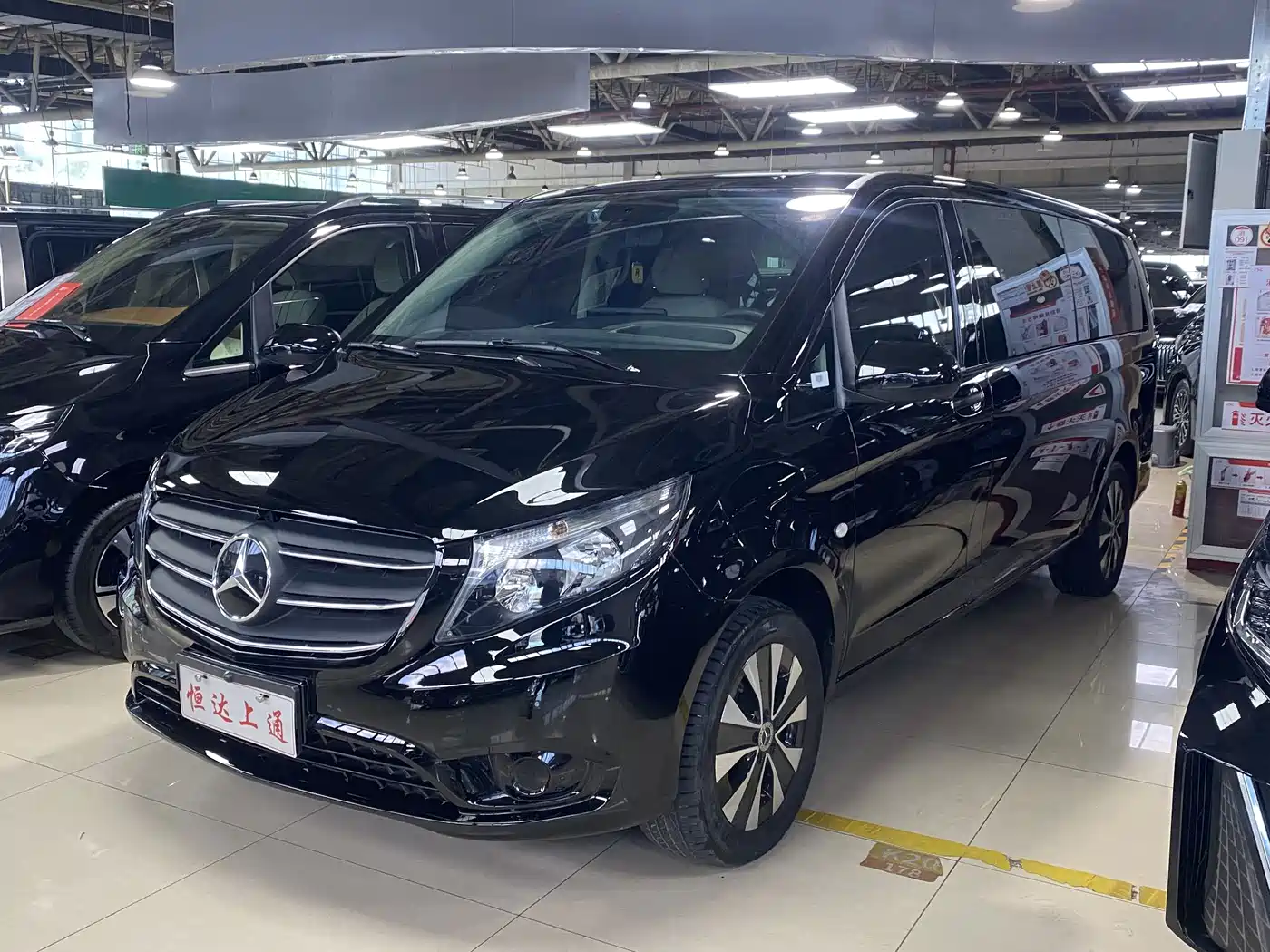 Photo 2 - Mercedes-Benz Vito