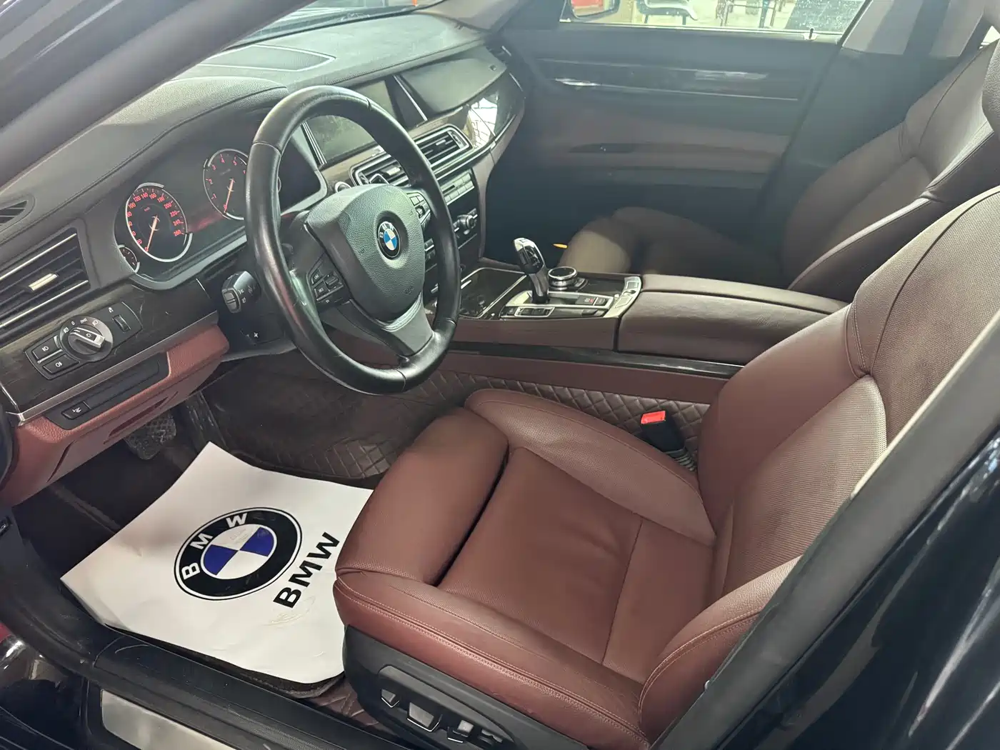 BMW 7 Series 2013 Model 740Li Leading фото 8