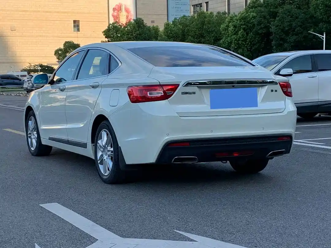 Фото 4 - Geely Borui