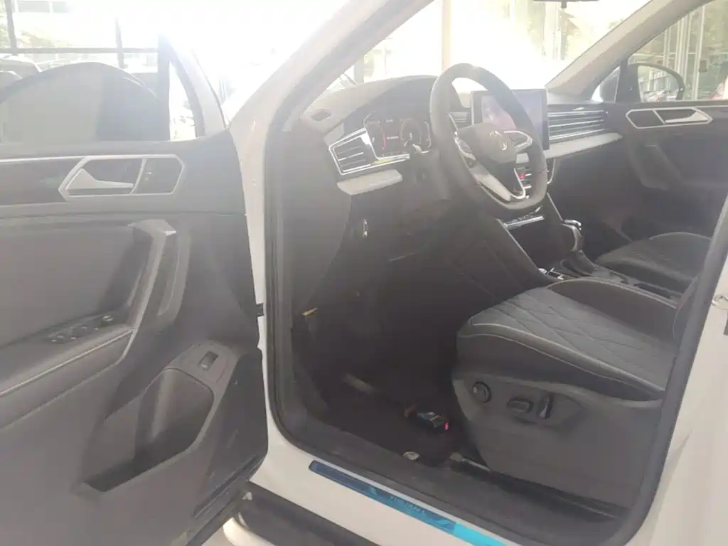Volkswagen Tiguan L 2026 2025 Model 300TSI Auto 2WD Dragon Edition