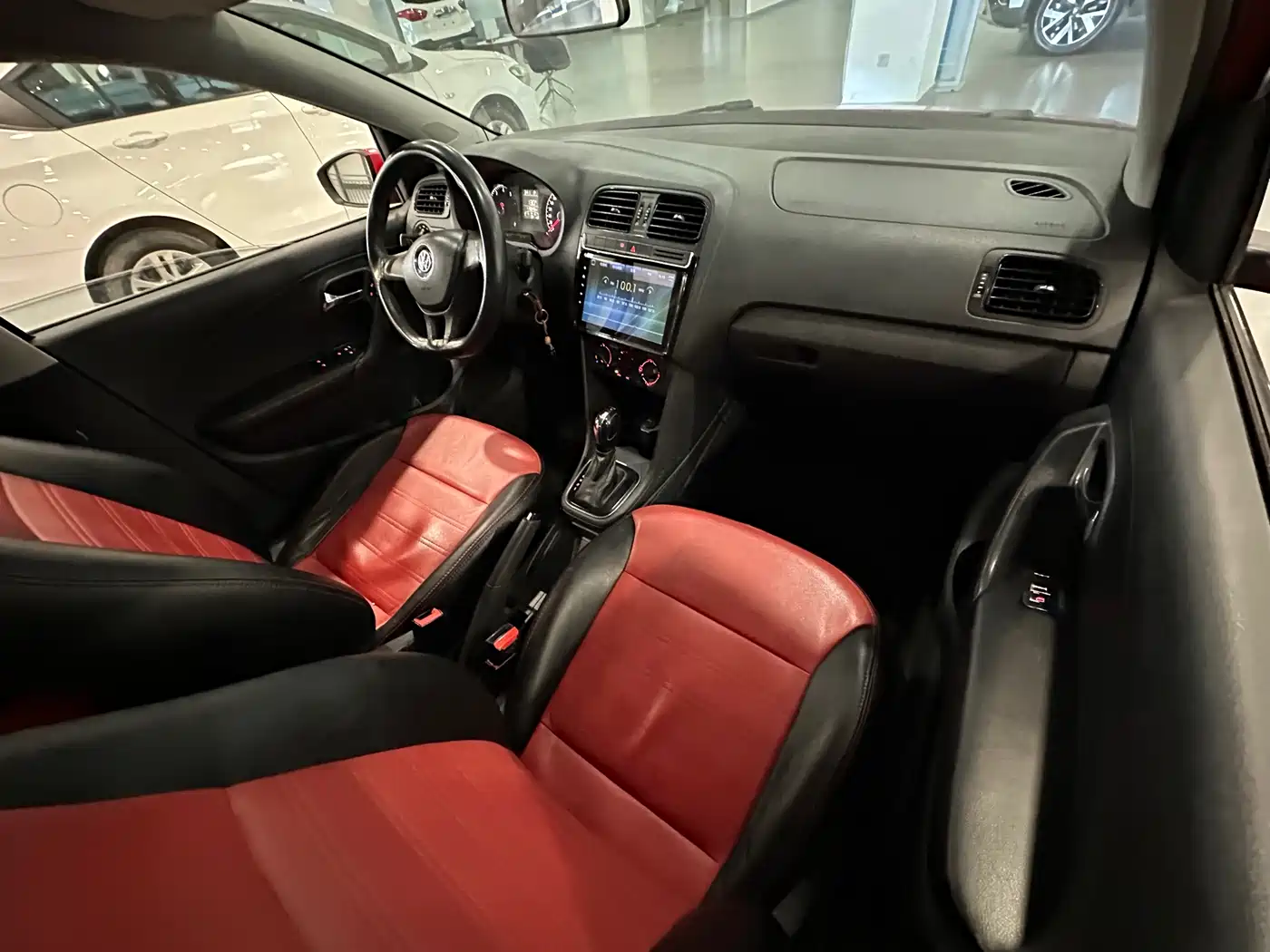 Volkswagen Polo 2016 1.4L Automatic Trend фото 4
