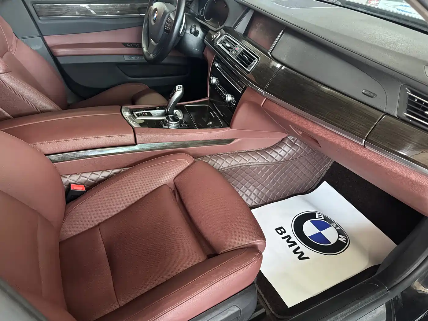 BMW 7 Series 2013 Model 740Li Leading фото 15