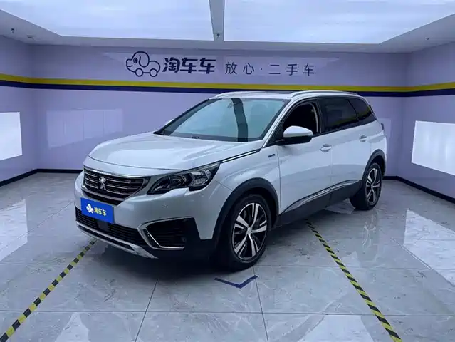 PEUGEOT 5008