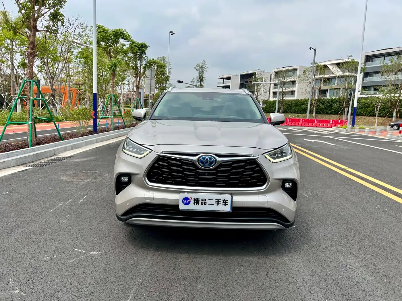 Toyota Highlander 2022 Dual Engine 2.5L 4WD Supreme Edition 7-Seater фото 27