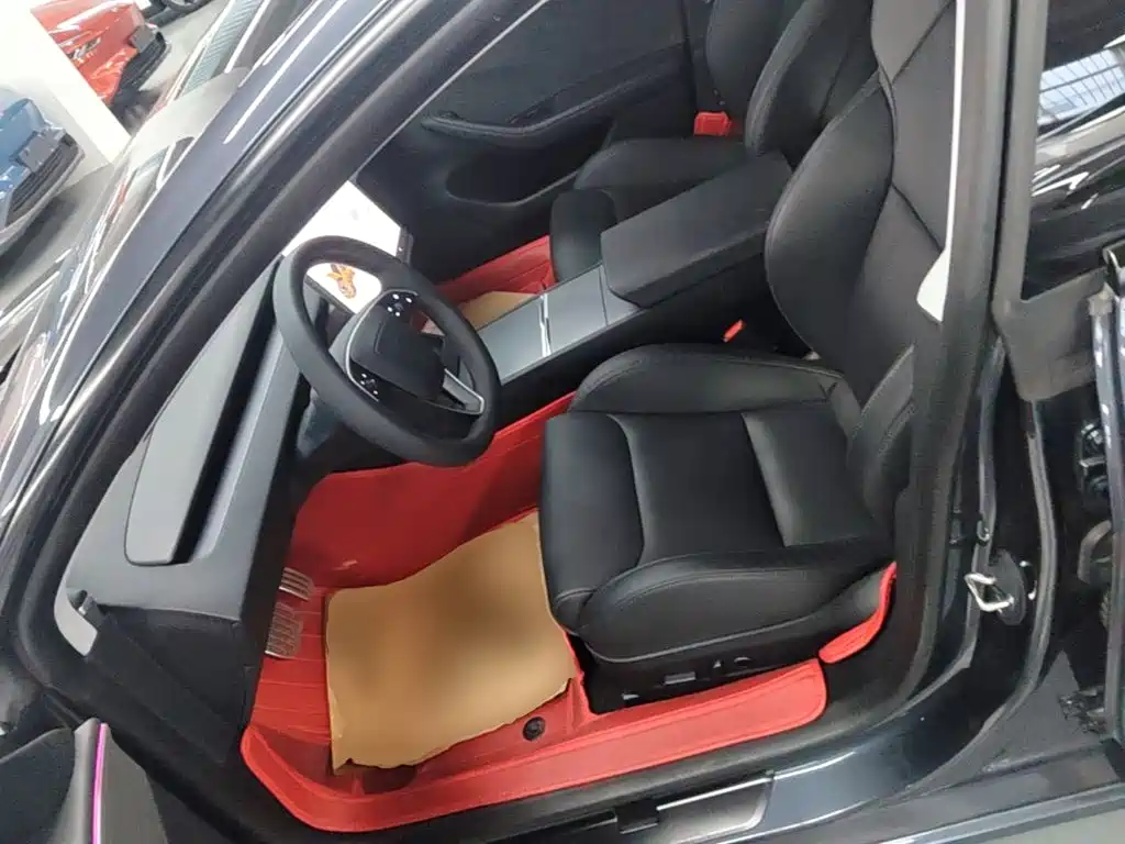 Фото 15 - Tesla Model 3
