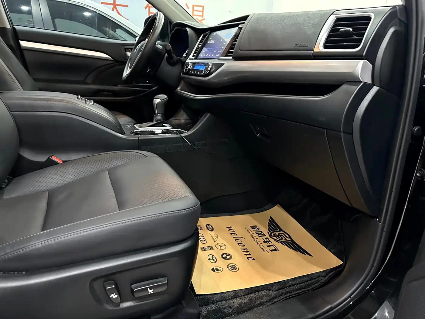 Toyota Highlander 2018 2.0T 4WD Premium 7-seater China VI фото 15