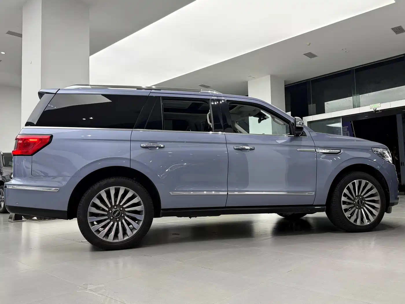 Lincoln Navigator 2019 3.5T Presidential Series China VI фото 5